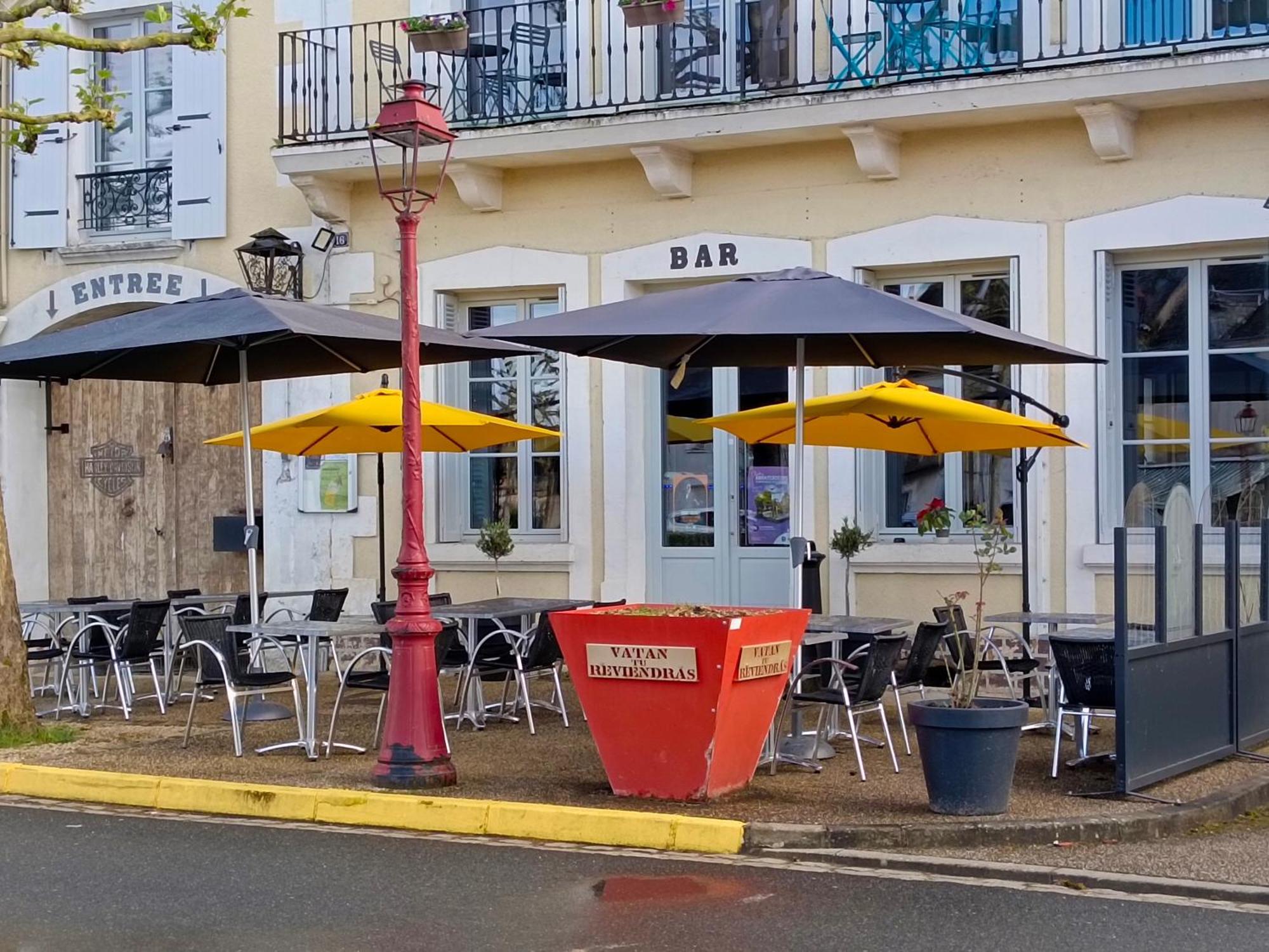 Hotel De France Vatan Экстерьер фото